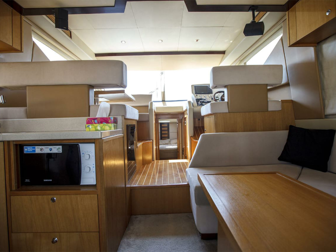 Яхта Majesty 44